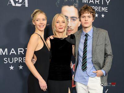 葛妮丝派特洛女儿挖出30年旧衣　低胸露背装美出新高度