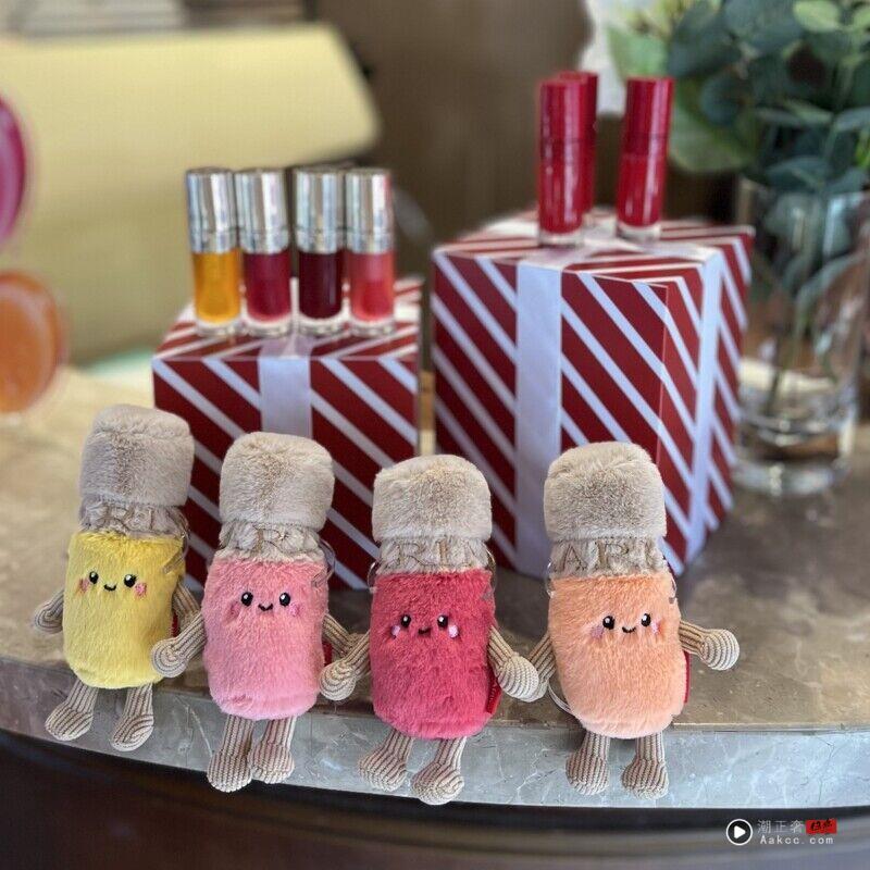 美妆界开始流行出盲盒!肌肤之钥、海洋拉娜 超疗愈娃娃吊饰比萌 内容图1 潮正奢/潮品文/潮臻社-实时追踪全球最新奢侈品牌新闻资讯的官网站! 为什么美妆界开始流行出盲盒?克兰诗、肌肤之钥、雅诗兰黛、巴黎卡诗、海洋拉娜…超疗愈吊饰娃娃比萌