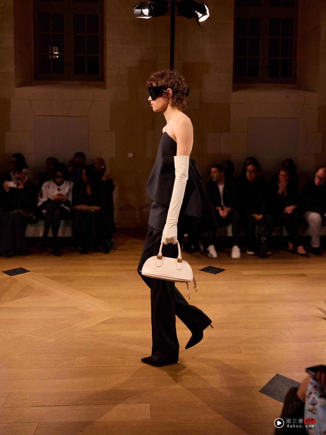 Balenciaga新气球包、PARIS VII抢看!新设计师开创Neo Gazar空气感礼服 内容图1 潮正奢/潮品文/潮臻社-实时追踪全球最新奢侈品牌新闻资讯的官网站! ▲▼ balenciaga 。(图/品牌提供、记者鲍璿安摄)