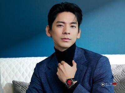 徐悲鸿《奔马》跃上浪琴表　镀金自动盘上奔驰