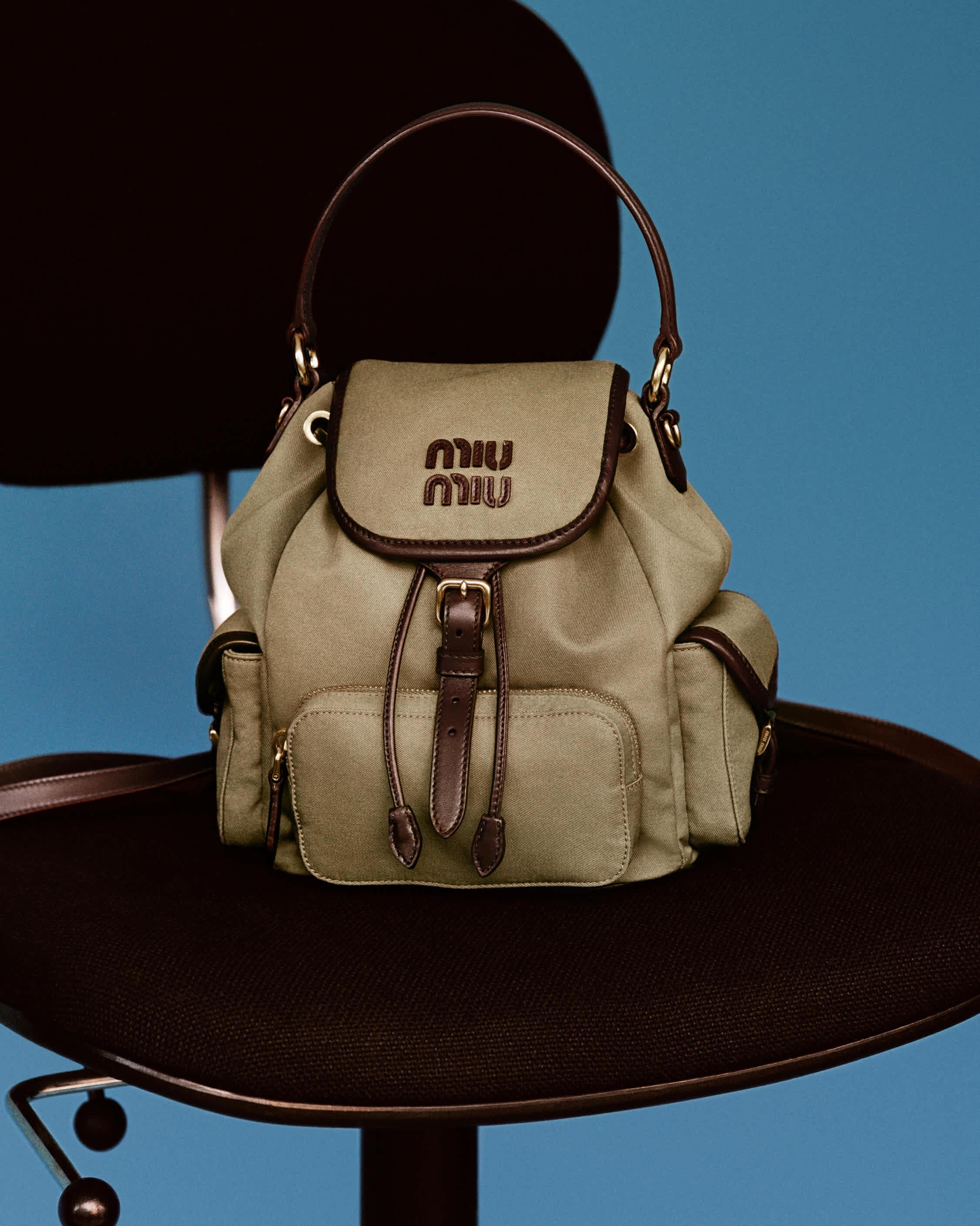 说流行/Miu Miu把旧衣变得好浪漫!Upcycled必收花卉包、超模形象照太仙 内容图4 潮正奢/潮品文/潮臻社-实时追踪全球最新奢侈品牌新闻资讯的官网站! ▲▼miu 。(图/品牌提供)