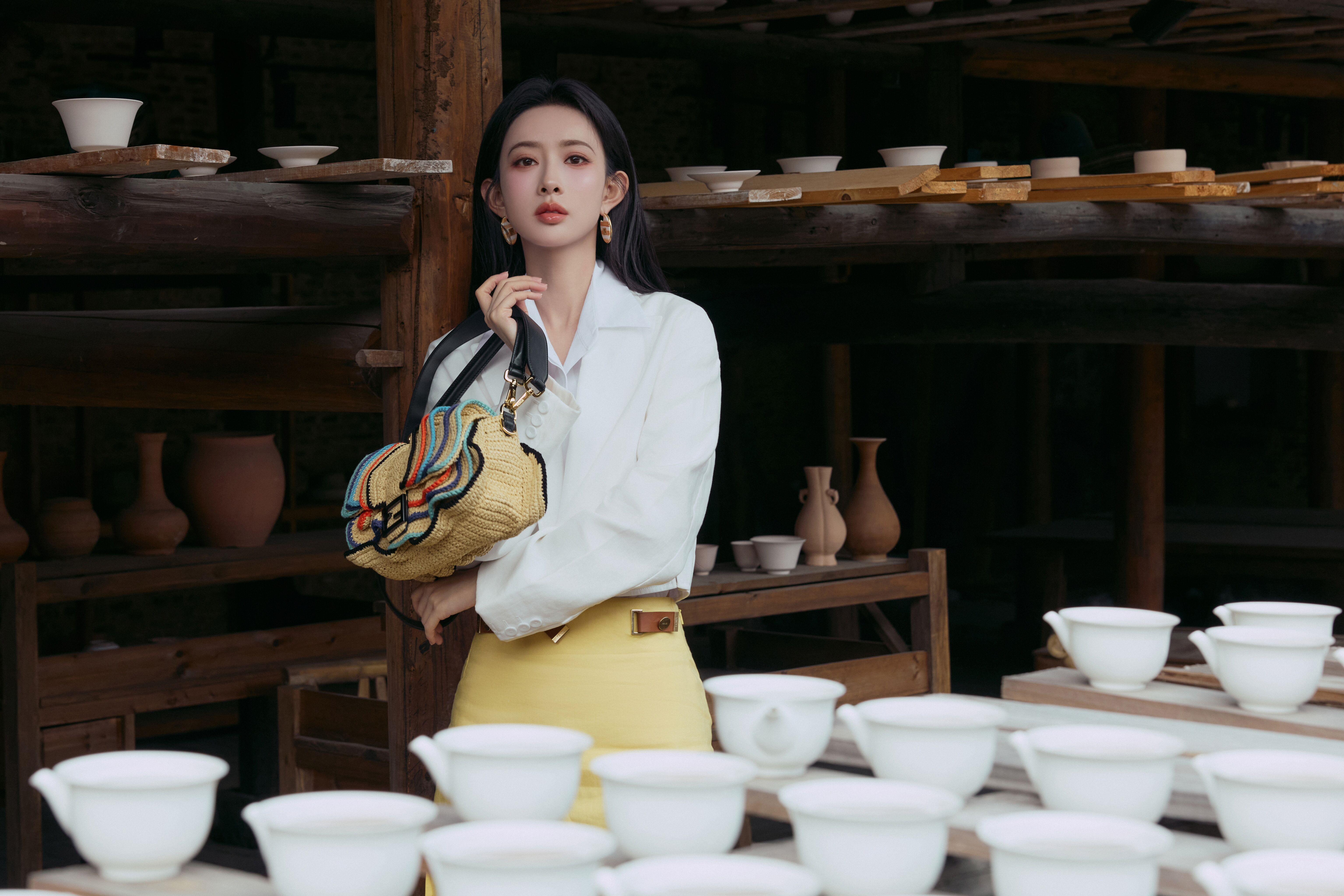 说流行/Miu Miu把旧衣变得好浪漫!Upcycled必收花卉包、超模形象照太仙 内容图8 潮正奢/潮品文/潮臻社-实时追踪全球最新奢侈品牌新闻资讯的官网站! ▲▼ fendi 。(图/品牌提供)
