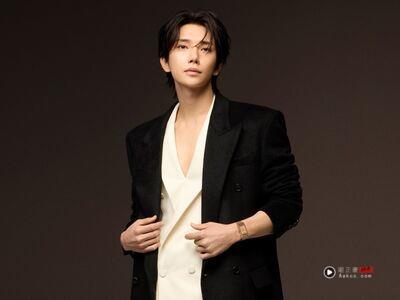 Seventeen成员JOSHUA秀名表品味 戴积家先学组表壳