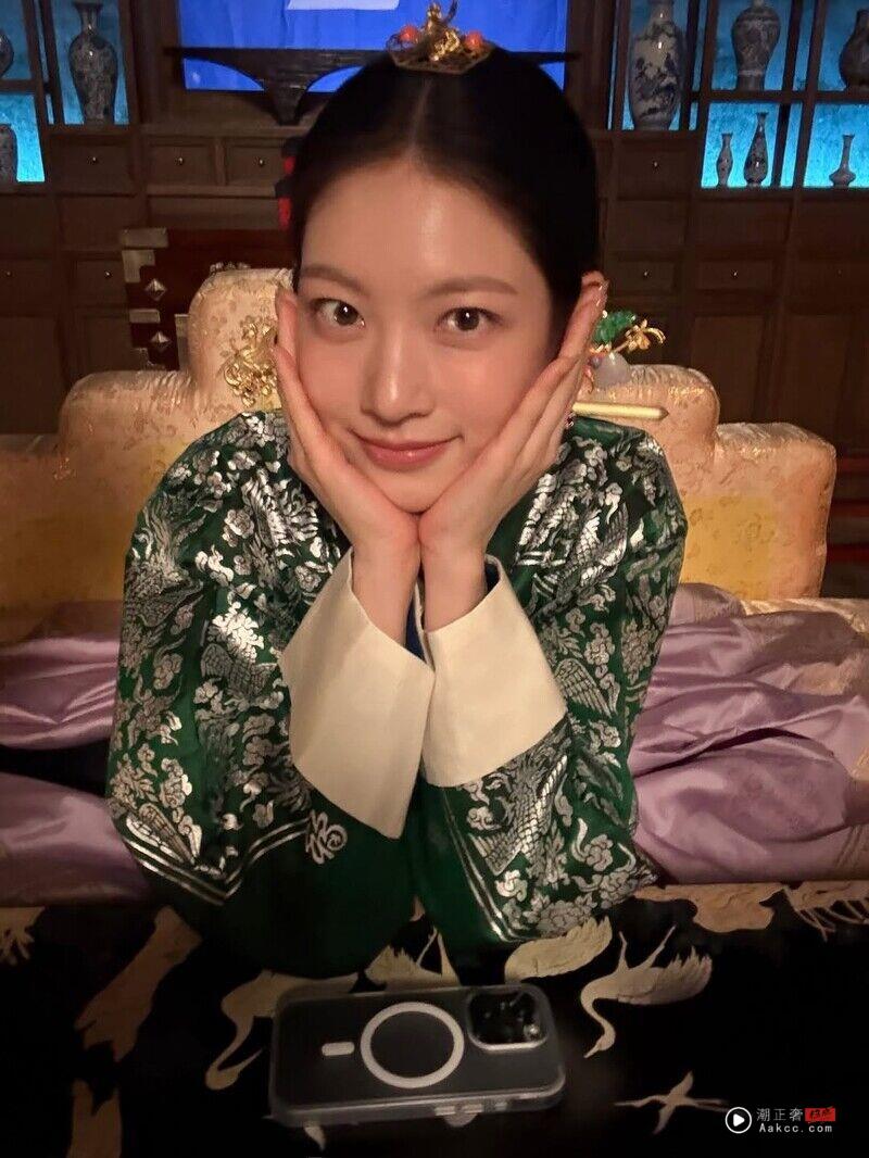 孔升妍演“大妃娘娘”成全剧黑马!爆红掀话题 私下穿搭也成效仿潮流 内容图4 潮正奢/潮品文/潮臻社-实时追踪全球最新奢侈品牌新闻资讯的官网站! 《21世纪大君夫人》孔升妍成全剧演员黑马!“大妃娘娘”爆红幕后话题多,IG穿搭也成效仿潮流!