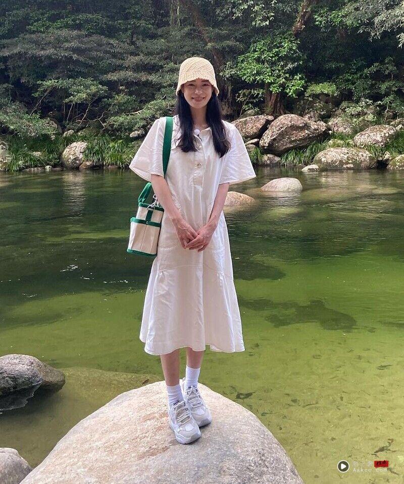 《我的王室死对头》林智妍旅游照“纯真感”被热议 5套私服穿搭解析 内容图6 潮正奢/潮品文/潮臻社-实时追踪全球最新奢侈品牌新闻资讯的官网站! 《我的王室死对头》林智妍戏外是阳光甜妹!峇里岛旅游照“纯真感”被热议,5套私服穿搭解析