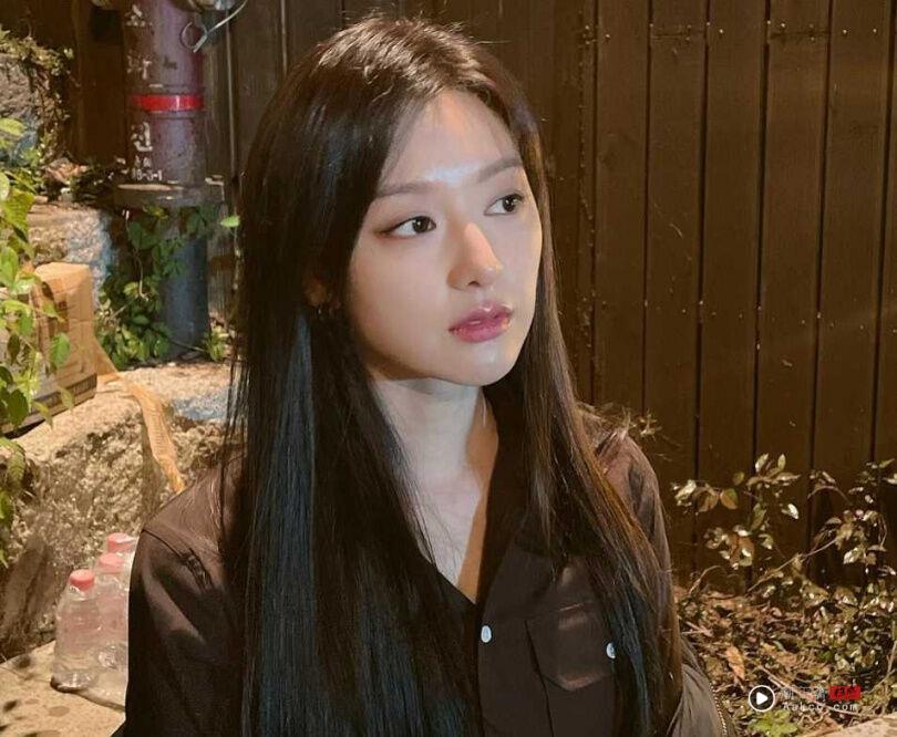 金智媛零毛孔好气色掀讨论 自制高丽菜水排毒、冰镇化妆棉维持肤质稳定 内容图3 潮正奢/潮品文/潮臻社-实时追踪全球最新奢侈品牌新闻资讯的官网站! 金智媛嫩白肌肤+好气色铁律:私房高丽菜水排毒、温活不喝冰饮、冰镇化妆棉5分钟消水肿