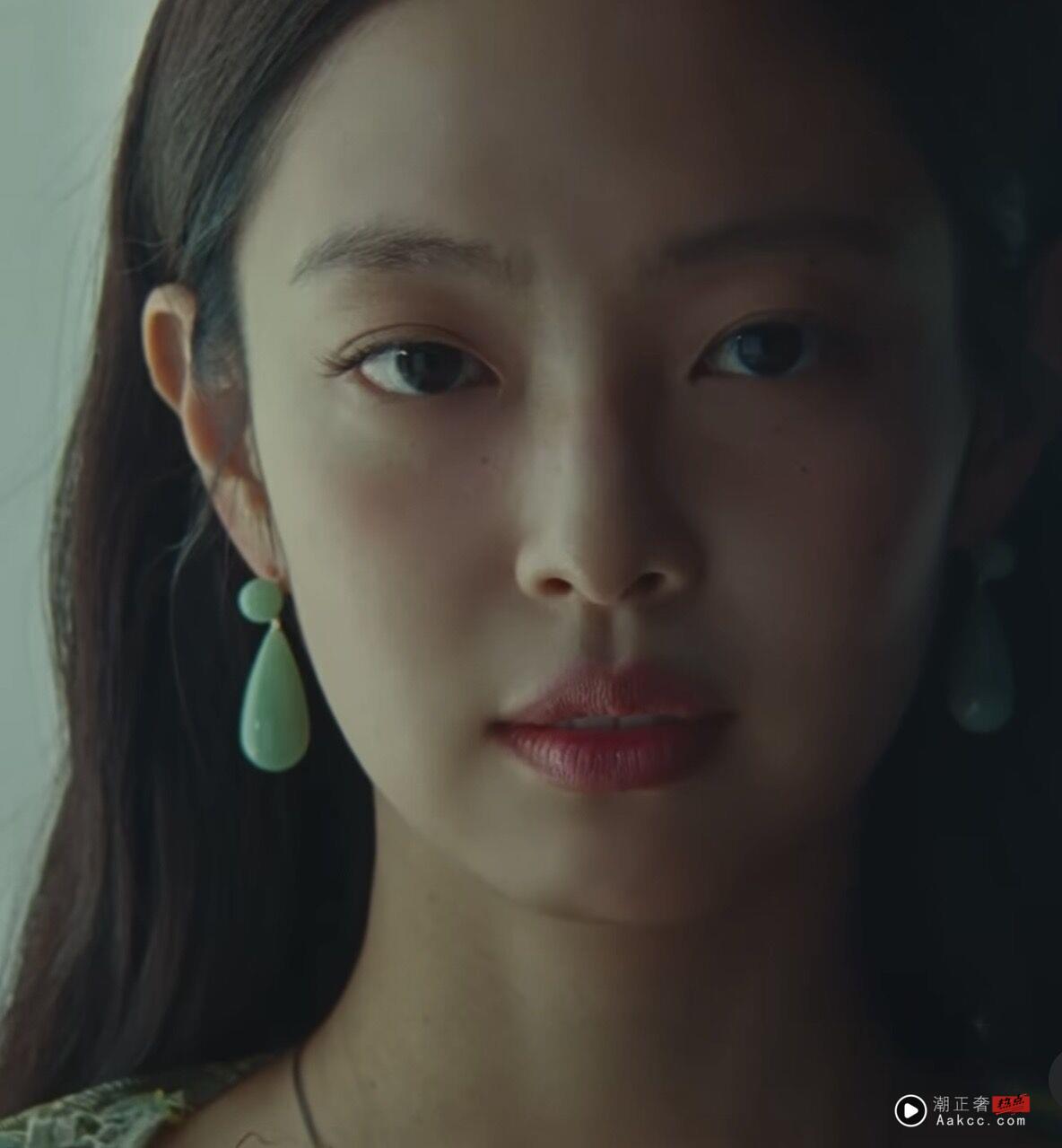 Jennie穿Bra Top配猫眼项炼又甜又辣 混搭北欧爆红首饰美炸 内容图2 潮正奢/潮品文/潮臻社-实时追踪全球最新奢侈品牌新闻资讯的官网站! ▲▼ Jennie 。(图/翻摄IG)