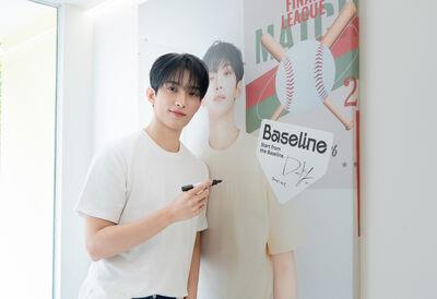 SEVENTEEN DK代言中国台湾服饰在“东区首店”留签名！棒球迷见王建民超嗨