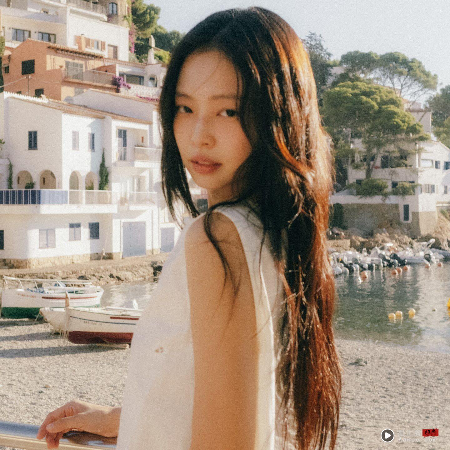 Jennie新MV穿搭太仙!CHANEL比基尼、刺绣短上衣根本夏日时髦范本 内容图1 潮正奢/潮品文/潮臻社-实时追踪全球最新奢侈品牌新闻资讯的官网站! ▲▼ jennie。(图/翻摄自IG Jennie)