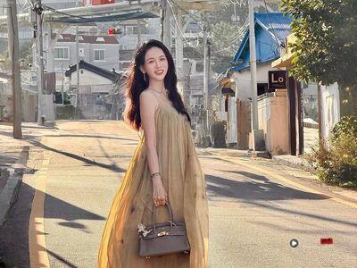 陈乔恩游韩晒“百万装备” 爱马仕手袋、AP金表美翻